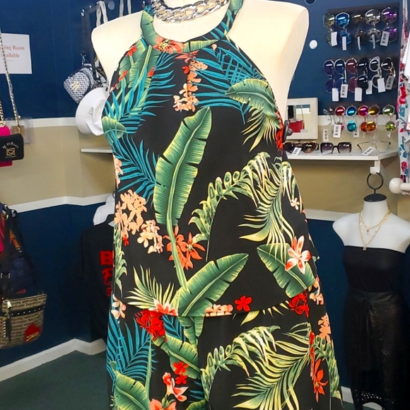 🔥 2 PC Short Halter Set!!! 🔥 - Picture 2 of 5